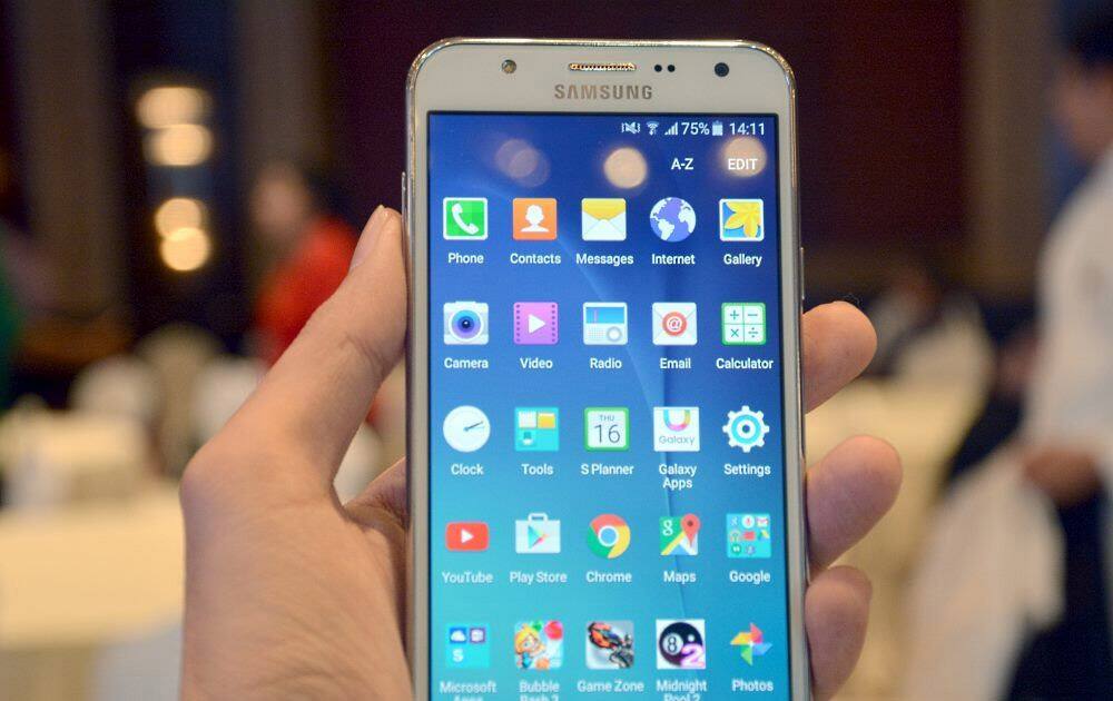 8. Samsung  Galaxy J7 at 14, 999
