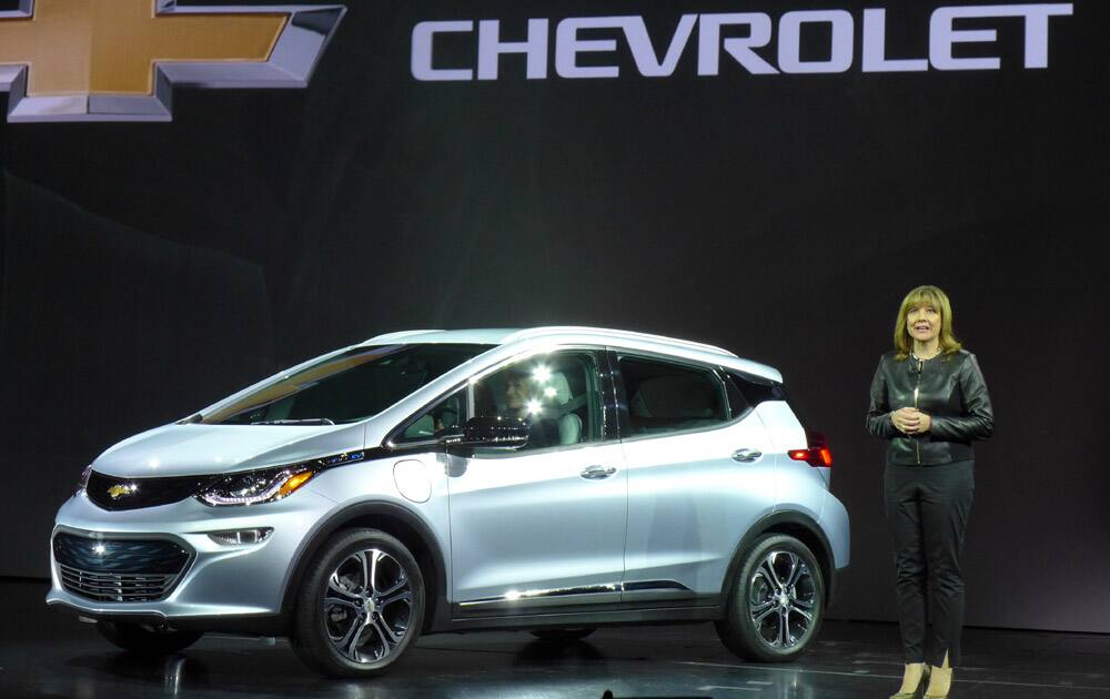 GM unveils Bolt electric car at CES 2016