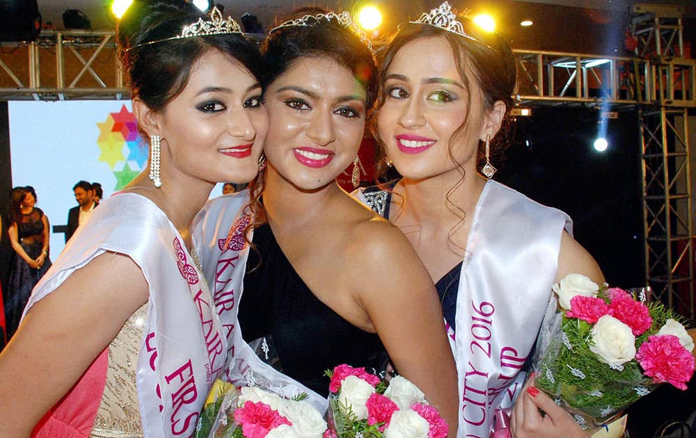 Hyderabad: Winner of Miss Twin City-2016Akshita Srinivas posing with runner-ups.