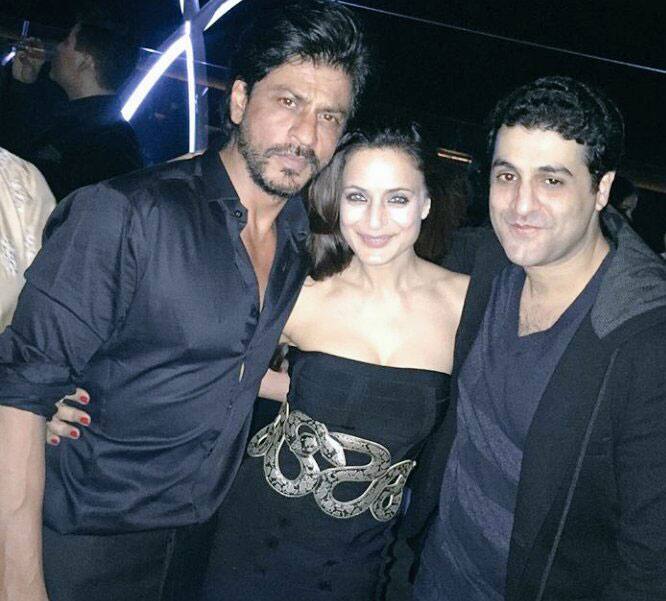 @ameesha_patel with KingKhan @iamsrk at @iHrithik Birthday Bash. #HappyBirthdayHrithik TFS @KuunalGoomer  -twitter@valluriraviB4U
