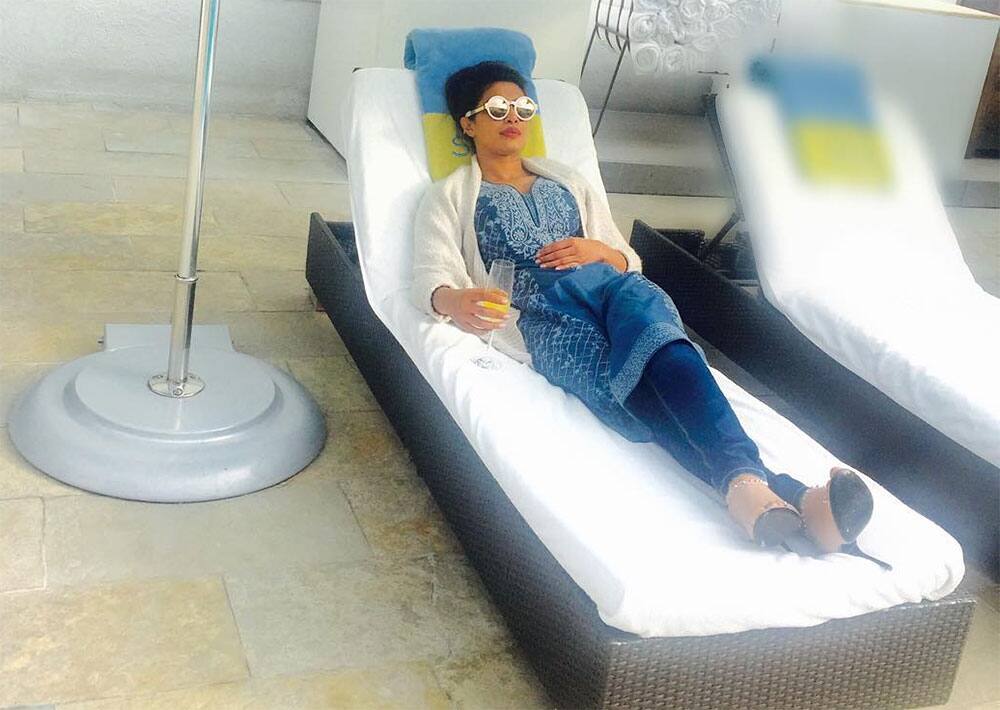 priyanka chopra :- Happy Sunday.. #KurtaByThePool #desigirl haha -twitter

