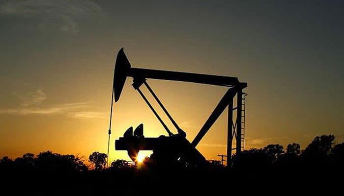 Oil tumbles nearly 5% to new lows; analysts warn of $20s