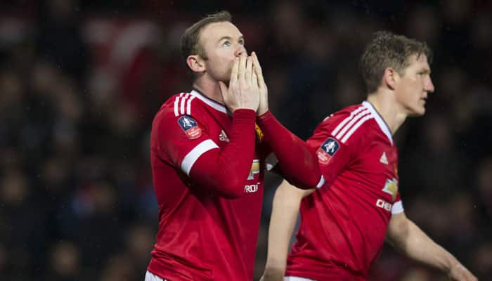 WATCH: Manchester United fan falls asleep in Old Trafford while watching Louis van Gaal&#039;s men