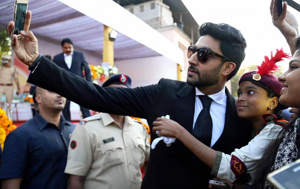 Bollywood actor Abhishek Bachchan taking selfie with fans at a road safety campaign in Thane, Mumbai.