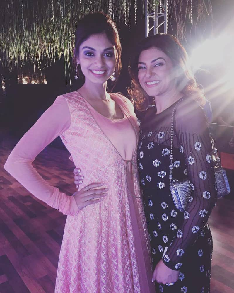 Femina Miss India ‏:- When @aafreenvaz met former @missuniverse @thesushmitasen #sushmitasen #missuniverse @SushmitaFC @SushmitaSenWeb RT -twitter