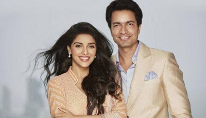 Church wedding! Asin Thottumkal, Rahul Sharma are now man and wife