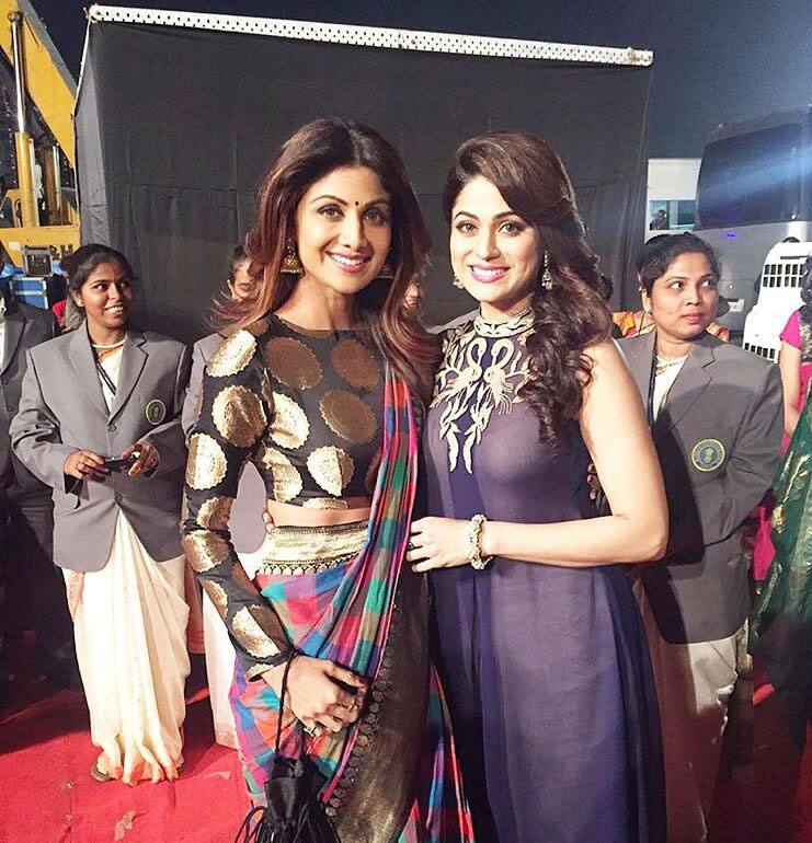SHILPA SHETTY KUNDRA :-With my little sis @shamitashetty_official backstage #sisterbonding #fun#Umang -instagram