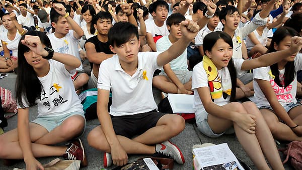 Hong Kong students skip classes to protest at `pro-Beijing` appointment