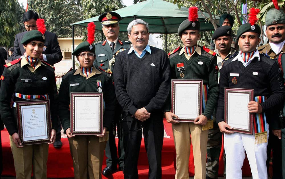 Union Minister for Defence, Manohar Parrikar with the ‘Raksha Mantri Padak and Commendation Cards’ winners at the DG NCC Republic Day Camp – 2016, in New Delhi.