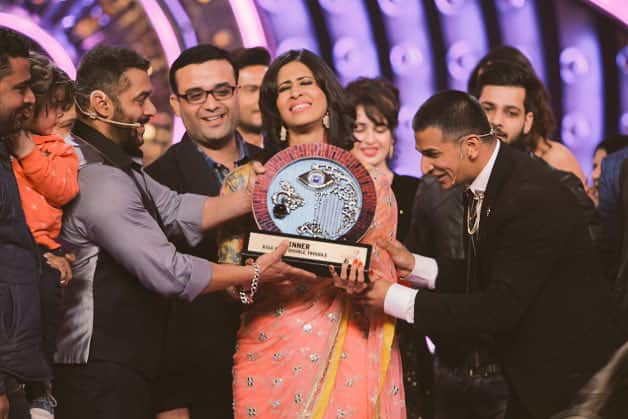 Winning Moment @BiggBoss @princenarula88 @BeingSalmanKhan with @KishwerM @keithsequeira #BiggBoss9 #PrinceNarula -twitter‏@OYERJALOK  