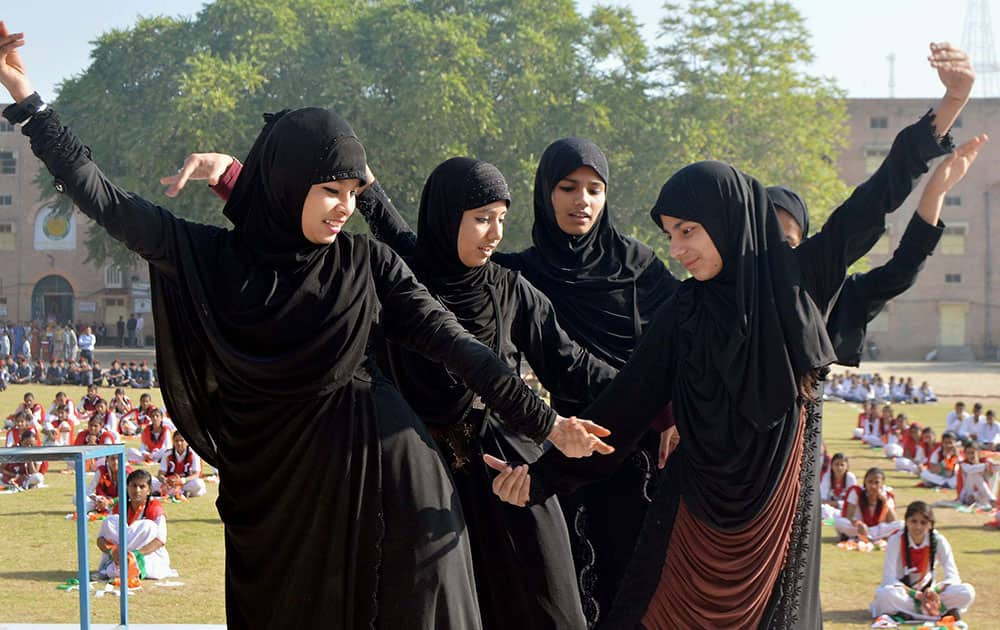 Girls of Maulana Abul Kalam Azad Senior Secondary School, Jodhpur perform during the 67th Republic Day celebrations in Jodhpur.