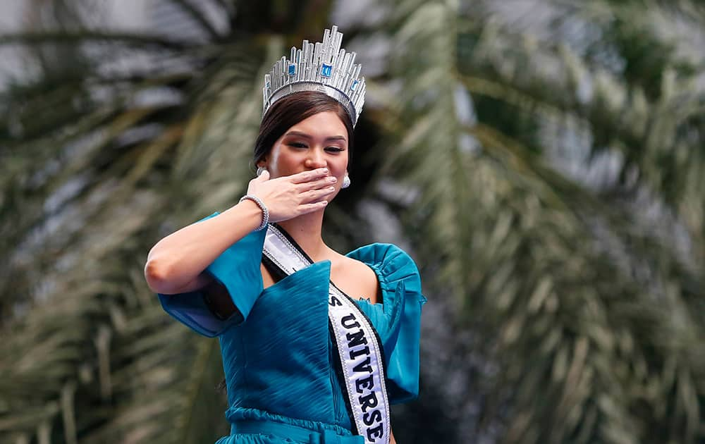 Newly crowned Miss Universe Pia Alonzo Wurtzbach blows kisses to the crowd as her float passes by the financial district of Makati city east of Manila, Philippines for a victory parade.