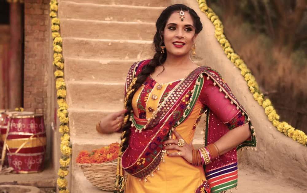 Richa Chadha's look in Omung Kumar's #Sarbjit, produced by Vashu Bhagnani, Sandeep Singh and Omung Kumar.   -twitter