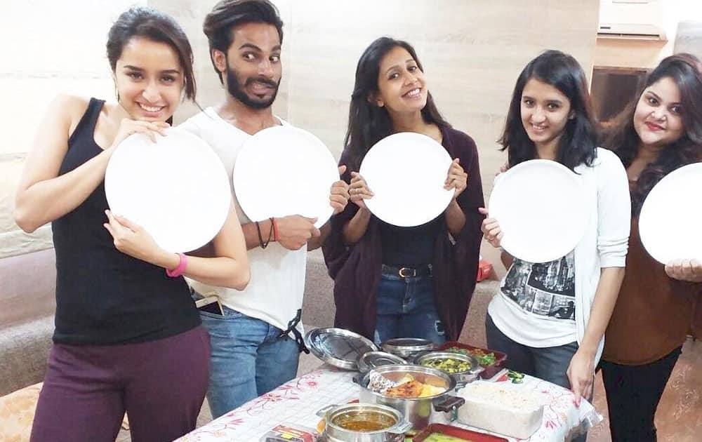 shraddha kapoor :- Pot lunch!!! #Hogs #DreamTeam @jahanviparekh17 @shraddha.naik @amitthakur26 @saniashroff #Baaghi ❤ -instagram