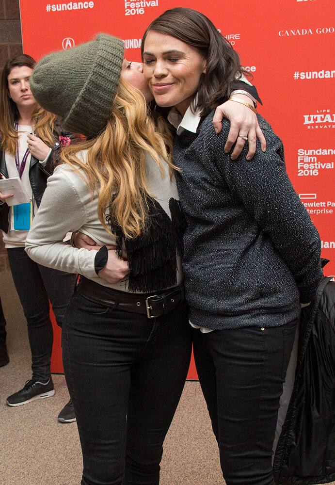 Actress Natasha Lyonne, left, kisses director/writer/actress Clea DuVall on the cheek at the premiere of 