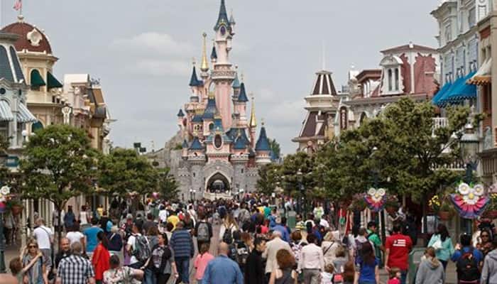 Man arrested with two handguns, Quran at Disneyland Paris