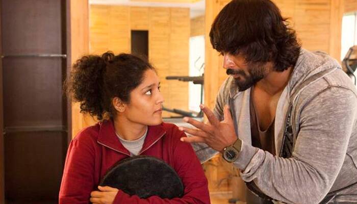 Madhavan taught me about make-up: Newcomer Ritika Singh