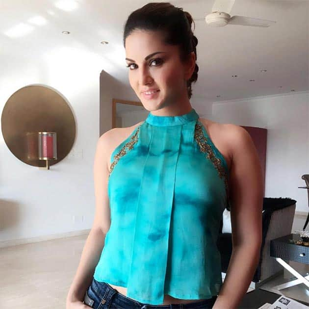 Cute top by @aairaclothing @Aaira.isha_nicole styled by @hitendrakapopara. Instagra/sunnyleone