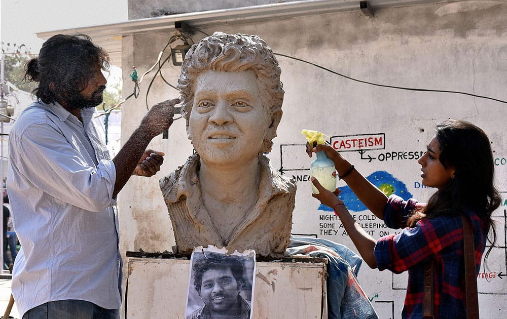 Students artistes making a clay model of the research scholar Rohith Vemula at Hyderabad University in Hyderabad.