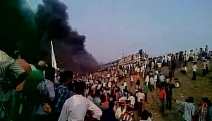 Kapu quota stir in Andhra Pradesh turns violent; train, police vehicles set on fire - 10 latest developments