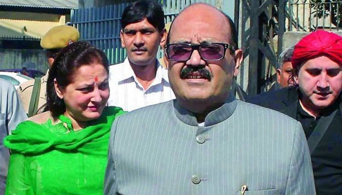 Amar Singh attends UP Lokayukta&#039;s swearing-in, fuels speculation of his return to Mulayam&#039;s party