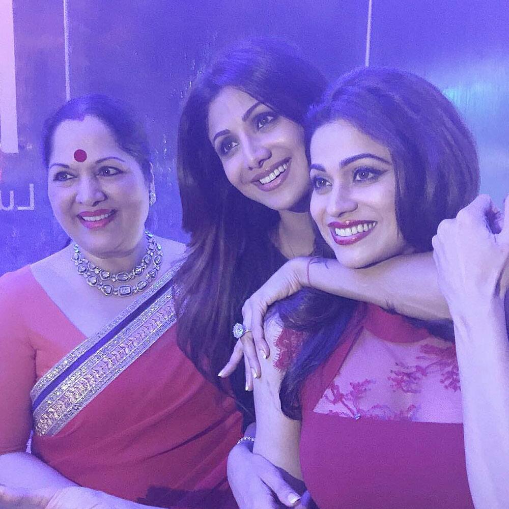 SHILPA SHETTY KUNDRA ‏:- With mom @sunandashetty and bday girl @shamitashetty at her party tonight… -instagram