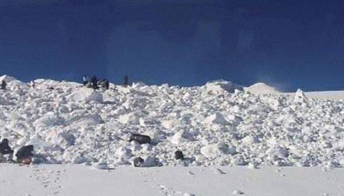 Siachen Avalanche: India refuses to take Pakistan&#039;s help in search operation