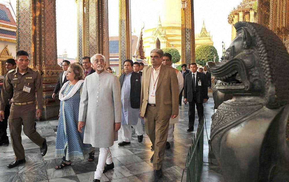 Vice President Hamid Ansari with wife Salma Ansari at Wat Phra Kaew temple (Temple of Emerald Buddha) in Bangkok.