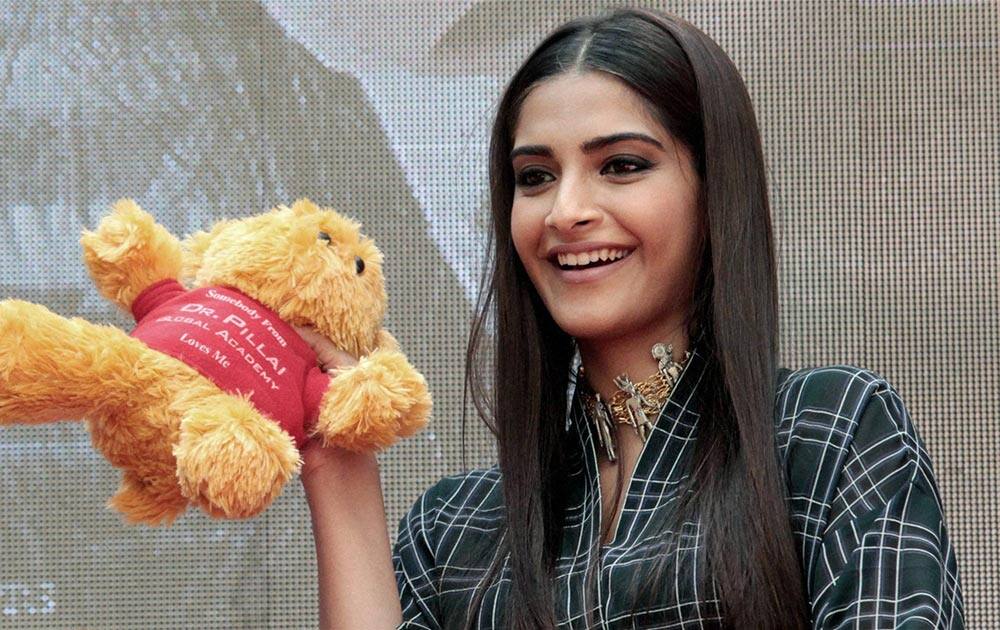 Actress Sonam Kapoor during the promotion of her movie Neerja at Pillai campus in Navi Mumbai.