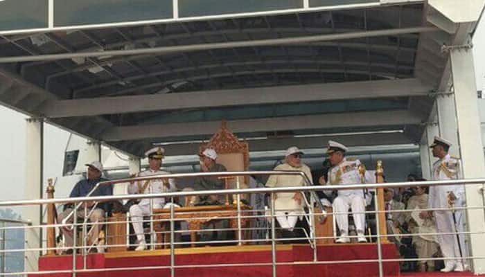 President Mukherjee reviews Navy&#039;s fleet, PM Modi and Parrikar also present