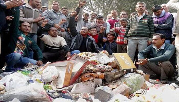 MCD sanitation workers for permanent solution, others call off stir