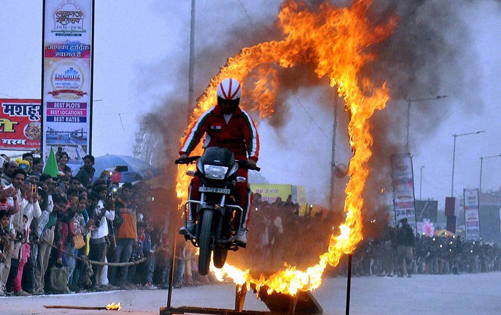 CRPF women wing showing their skills at Lucknow Mahotsav.