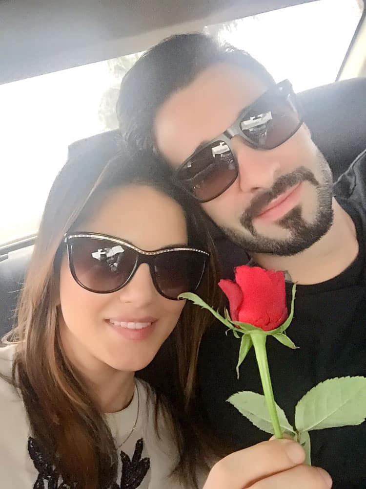 Sunny Leone :- Happy rose day everyone! @DanielWeber99 -twitter