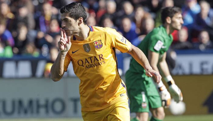 Suarez scores in Enrique&#039;s 100th game, helps lethargic Barcelona equal unbeaten record