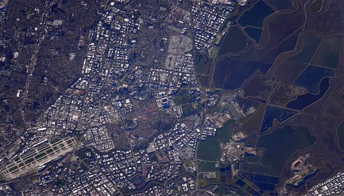 NASA astronaut Scott Kelly holds super bowl party, tweets pic of stadium from space!