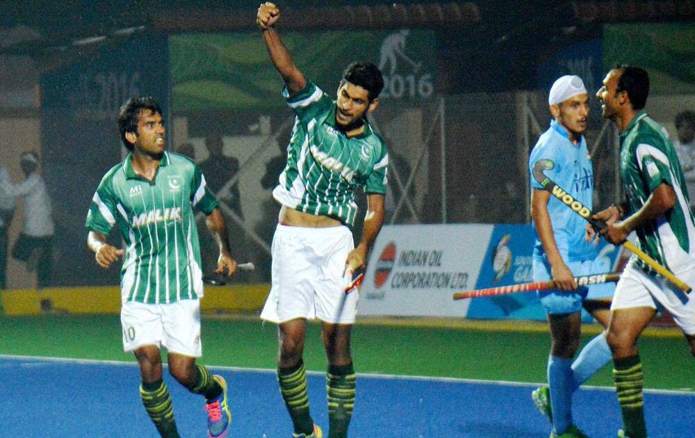 12th South Asian Games: Pakistan hockey players given standing ovation after 2-1 win over India