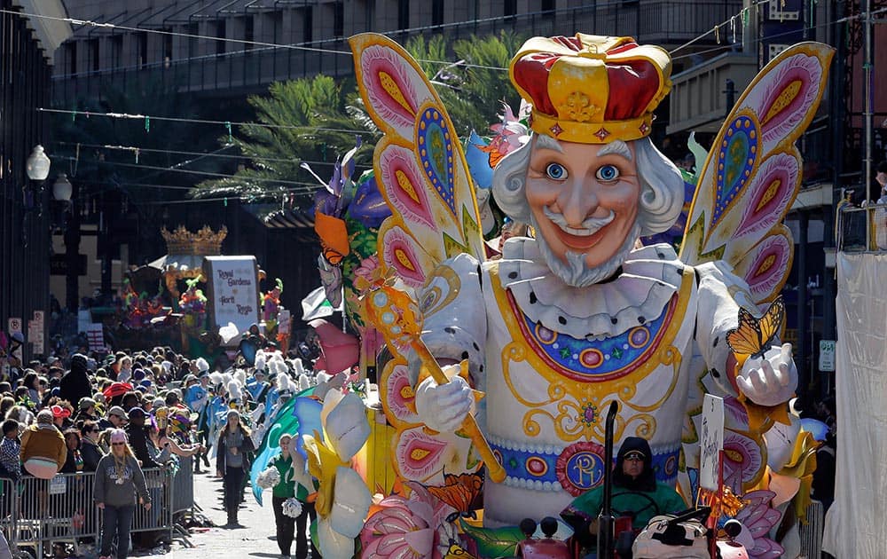 The Rex rolls down St. Charles Avenue toward Canal Street in the New Orleans CBD.