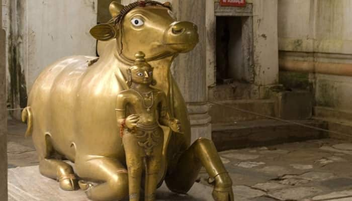 Achaleshwar Mahadev Temple - Where Nandi repulsed Muslim invaders; Shivling changes its colour thrice a day