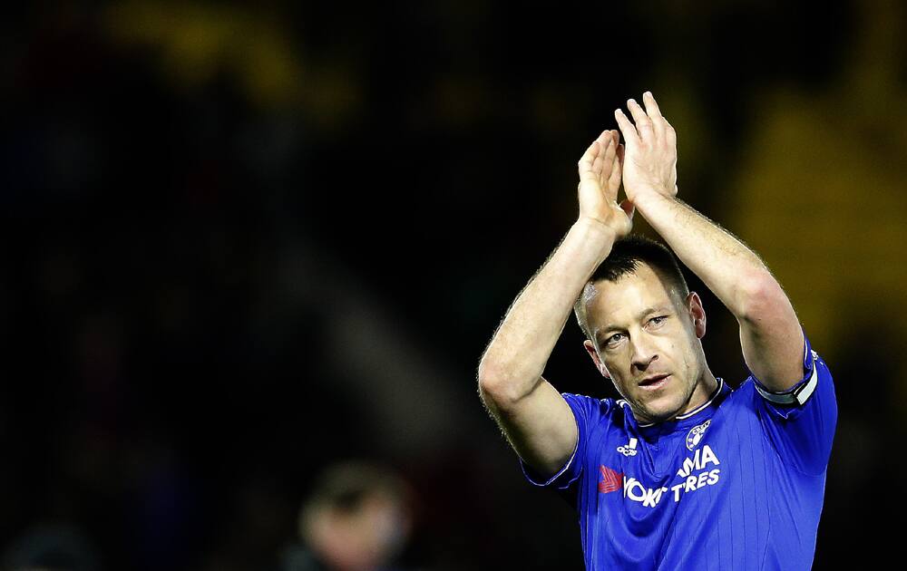 Premier League: John Terry should be given a new deal at Chelsea FC, feels Robbie Savage