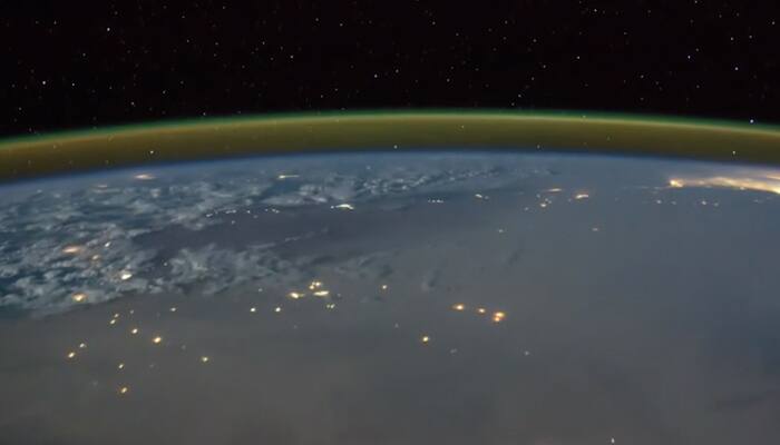 Tim Peake&#039;s amazing footage shows lightning striking Earth - Watch