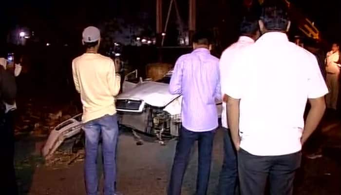 Driver dies after speeding car falls off highway in Mumbai