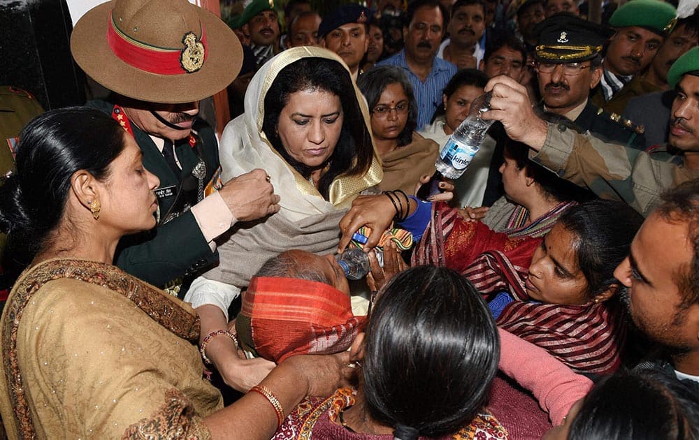 Army chief Gen Dalbir Singh Suhag and his wife Namita Suhag console mother of Lance Naik Hanumanthappa Koppad in Brar square, New Delhi on Thursday. Koppad was miraculously found alive after remaining buried under huge mass of snow for six days at Siachen Glacier, died in New Delhi .