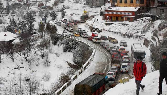 Cold weather in north India; snowfall in Kashmir hills