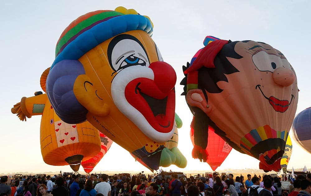 A huge crowd watches as colorful hot air balloons from twelve countries are prepared for take off during the 20th Philippine International Hot Air Balloon festival at Clark Air Field, Pampanga province north of Manila.