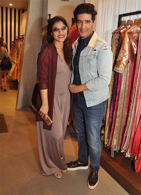 @KajolAtUN at @ManishMalhotra 'The Regal Threads' special preview at flagship store in #Mumbai #Banarasi #Bandhini Twitter@MMalhotraworld.