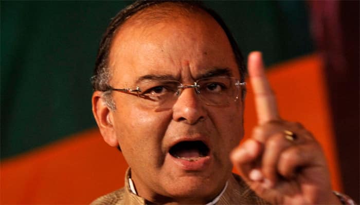 At present India has a Government where PM has the last word: Jaitley to Manmohan Singh