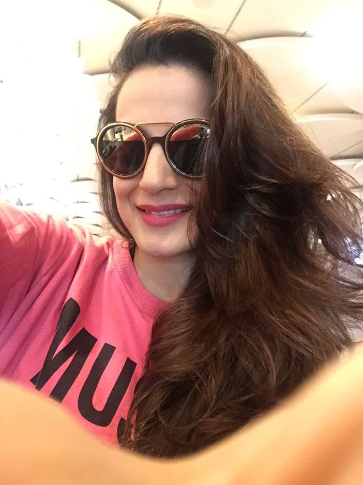 ameesha patel :- On my way to Gwalior today.. Flight delays... So time to shop around n get some breakfast.. -twitter