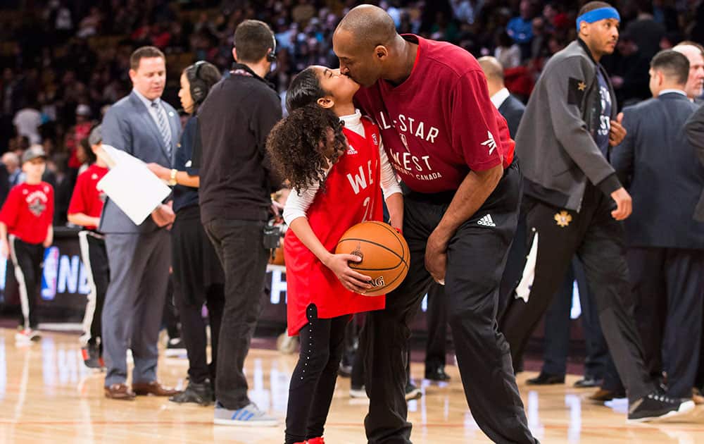Los Angeles Lakers' Kobe Bryant (24) kisses his daughter before the first half of the NBA all-star basketball game.