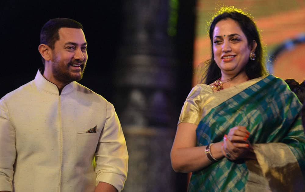 Bollywood actor Aamir Khan and Rashmi Uddhav Thakeray (R) during the inauguration of Maharashtra Night a cultural program during the Make In India week in Mumbai.