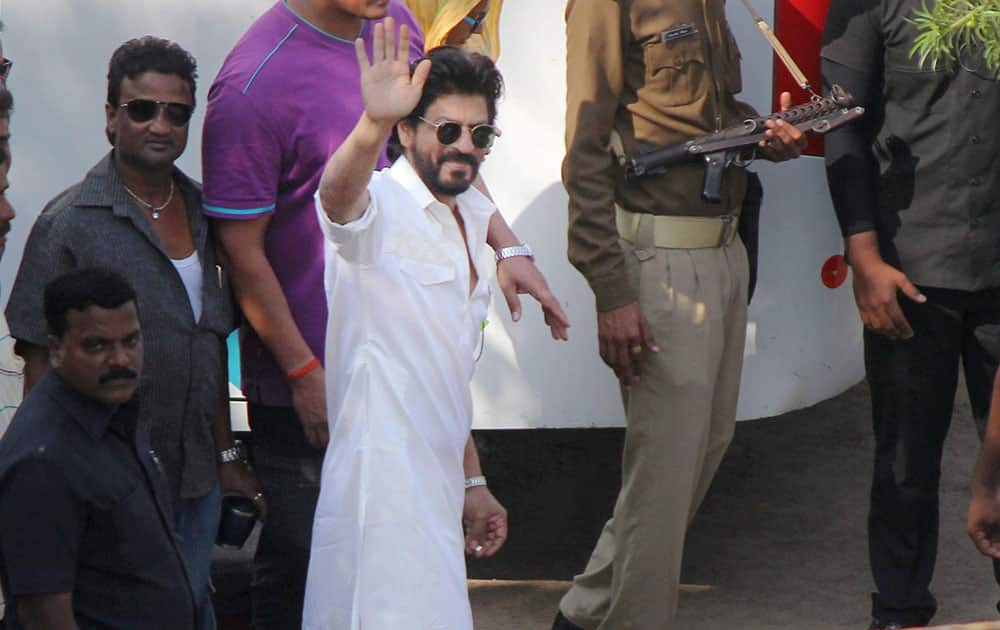 Actor Shahrukh Khan arrives to shoot for his upcoming film Raees on the outskirts of Ahmedabad.